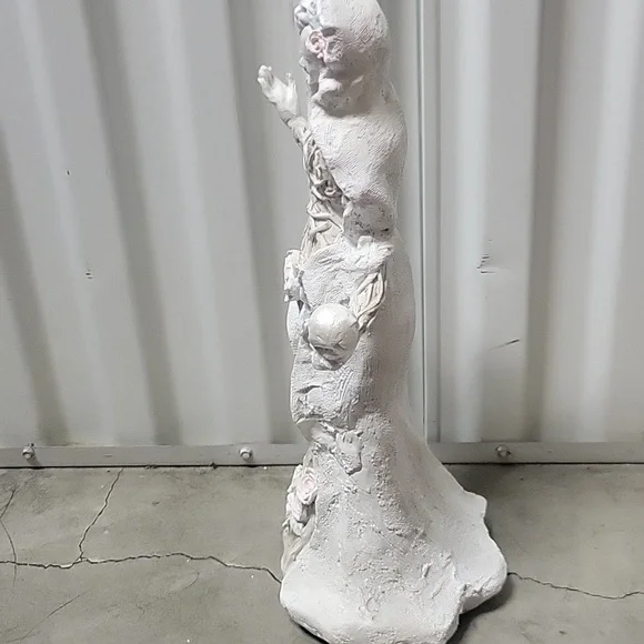 Ashland White and Pink Floral Sculpture. Goth,halloween,holiday, Home Decor - Picture 4 of 12